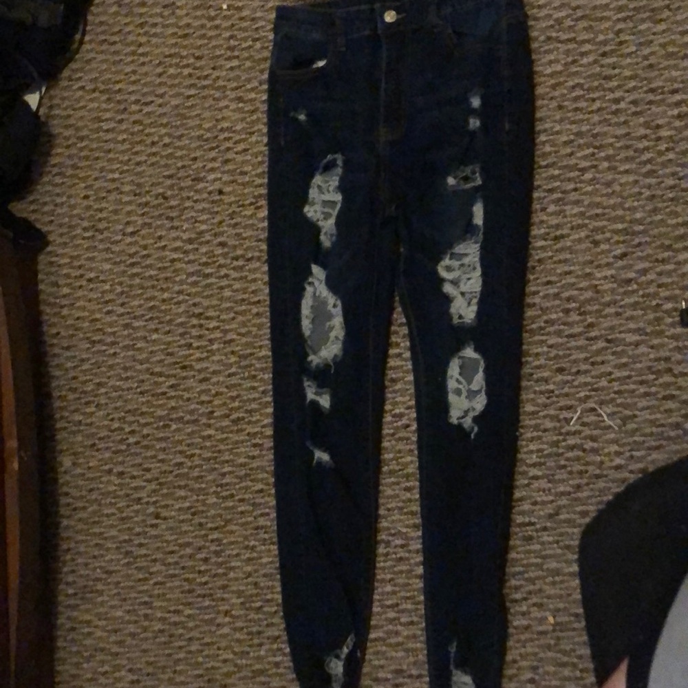 Stretchy ripped jeans